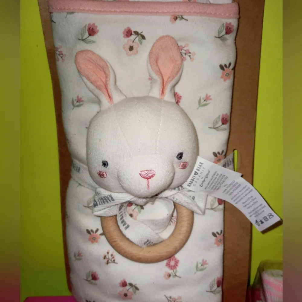 Alice & Oliver Rabbit blanket rattle & pink bootie